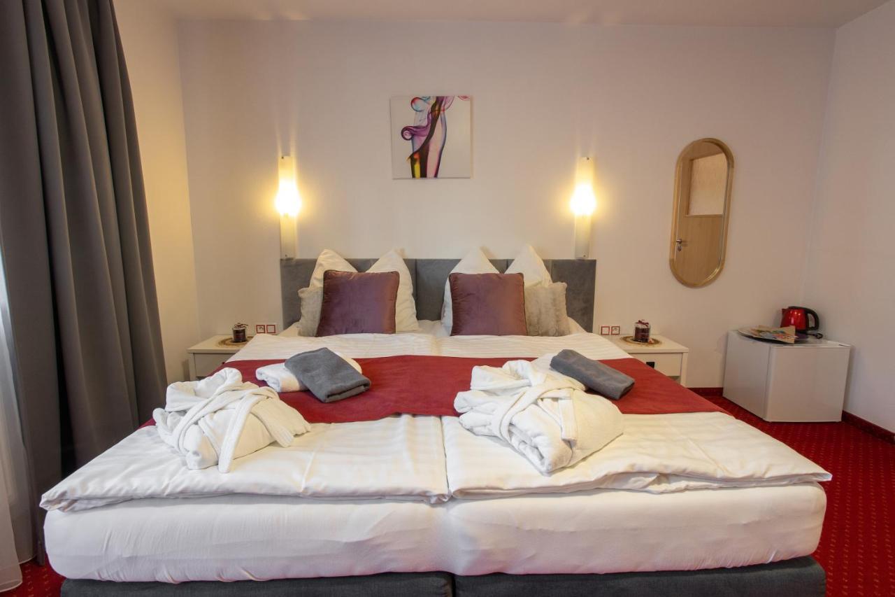Wellness & Restaurant U Fandy Hotell Lhotka  Exteriör bild