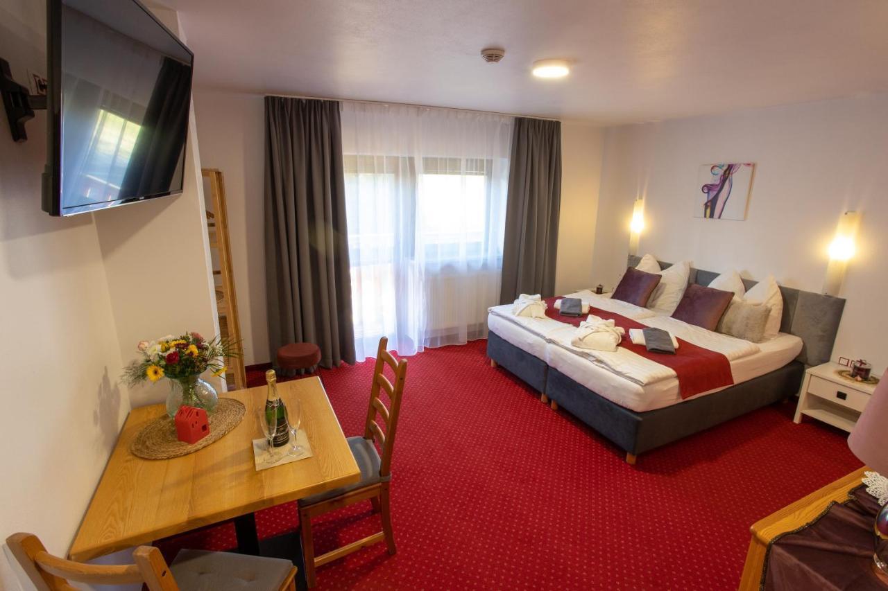 Wellness & Restaurant U Fandy Hotell Lhotka  Exteriör bild