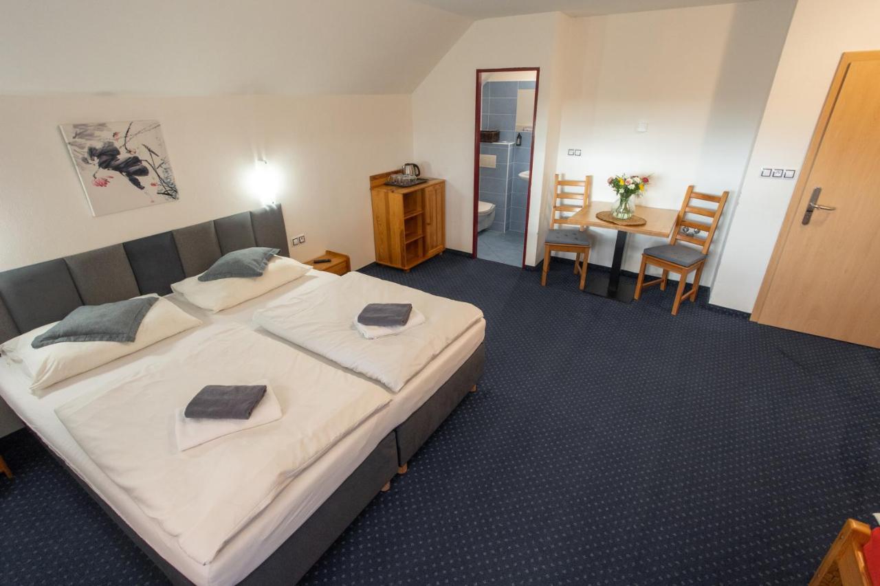 Wellness & Restaurant U Fandy Hotell Lhotka  Exteriör bild