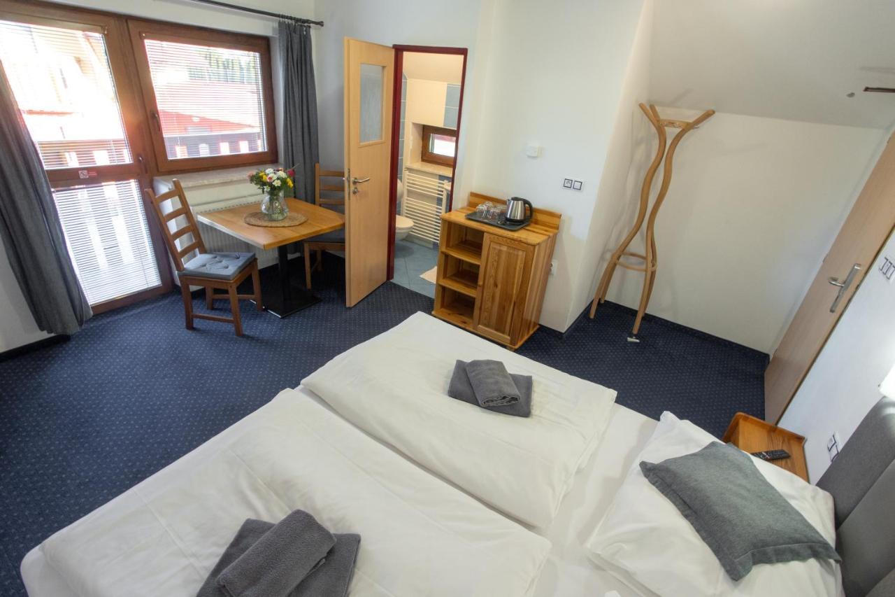 Wellness & Restaurant U Fandy Hotell Lhotka  Exteriör bild