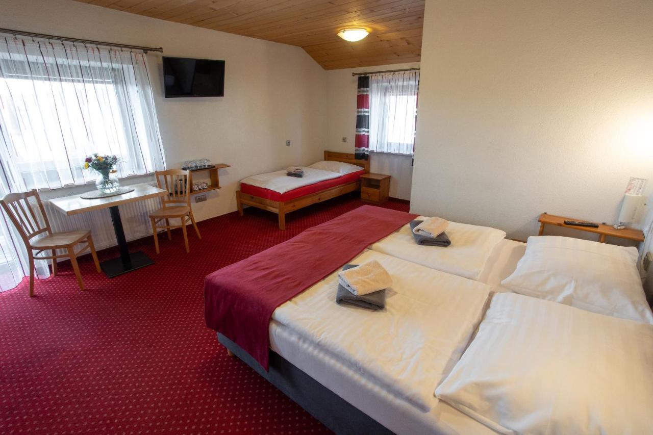 Wellness & Restaurant U Fandy Hotell Lhotka  Exteriör bild