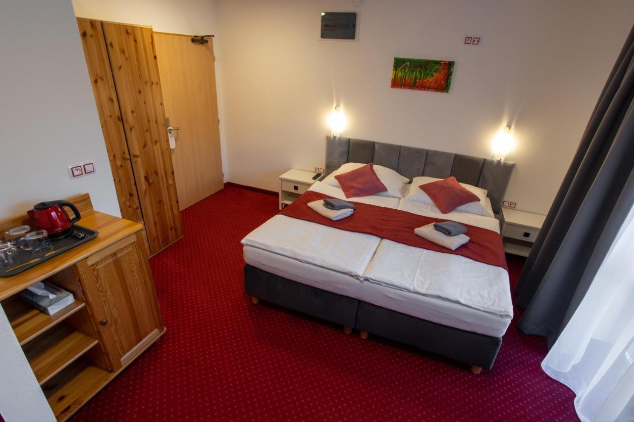 Wellness & Restaurant U Fandy Hotell Lhotka  Exteriör bild