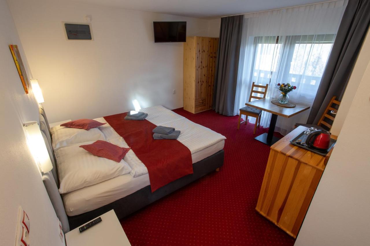 Wellness & Restaurant U Fandy Hotell Lhotka  Exteriör bild