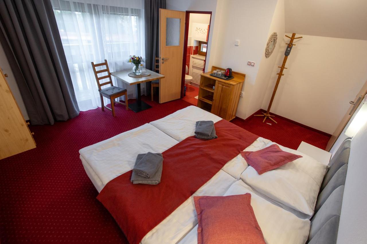 Wellness & Restaurant U Fandy Hotell Lhotka  Exteriör bild