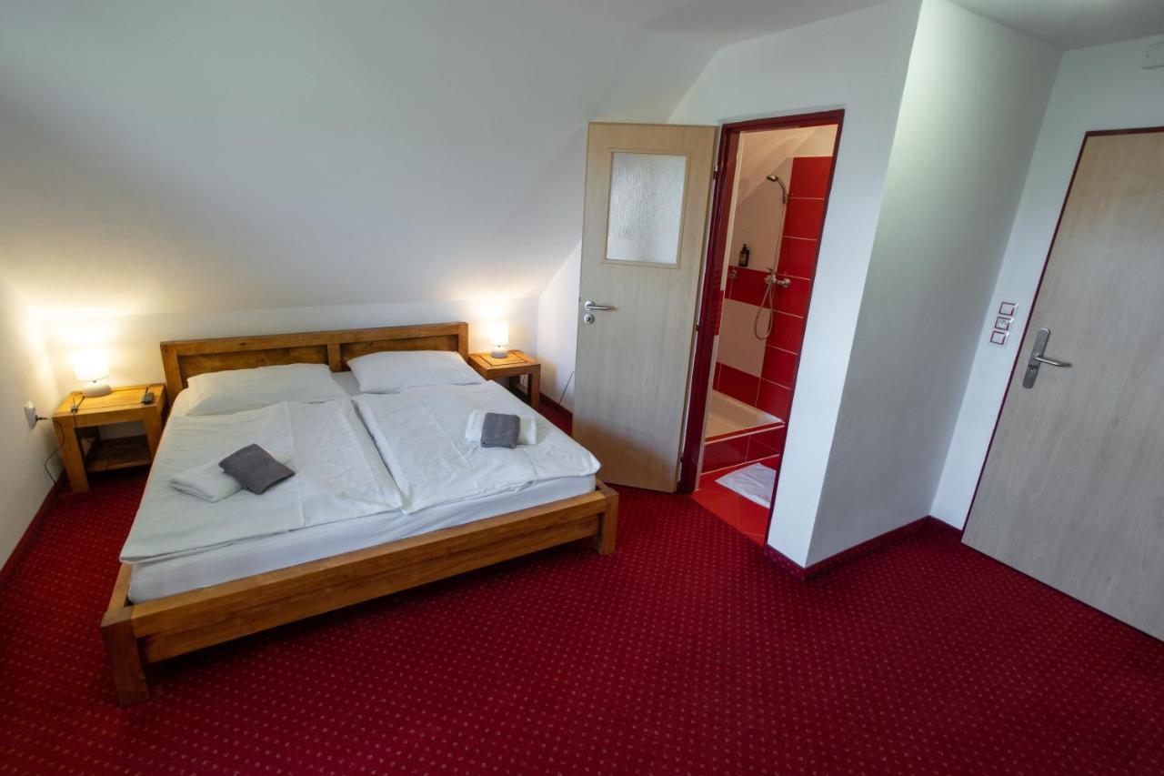 Wellness & Restaurant U Fandy Hotell Lhotka  Exteriör bild