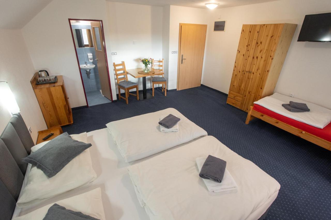Wellness & Restaurant U Fandy Hotell Lhotka  Exteriör bild