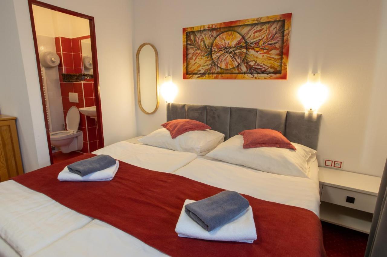 Wellness & Restaurant U Fandy Hotell Lhotka  Exteriör bild