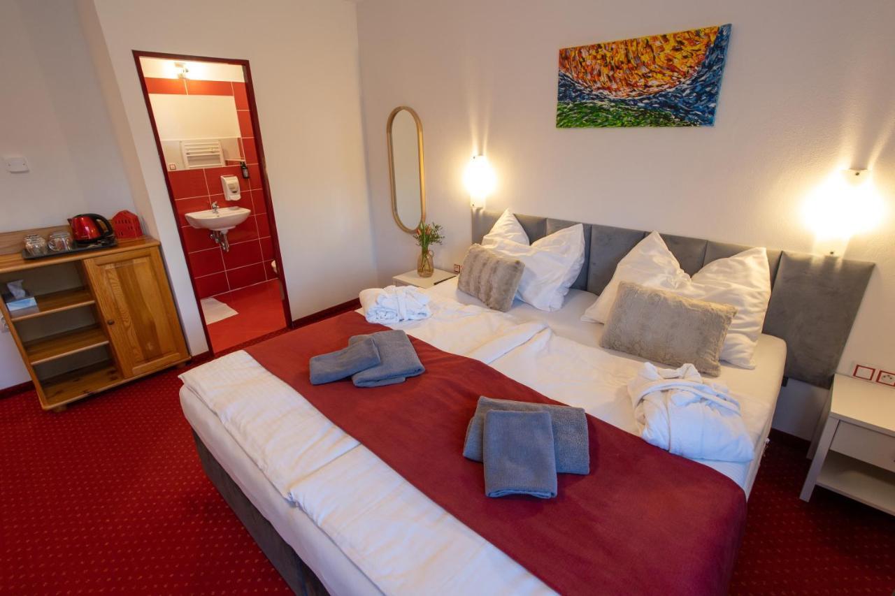 Wellness & Restaurant U Fandy Hotell Lhotka  Exteriör bild