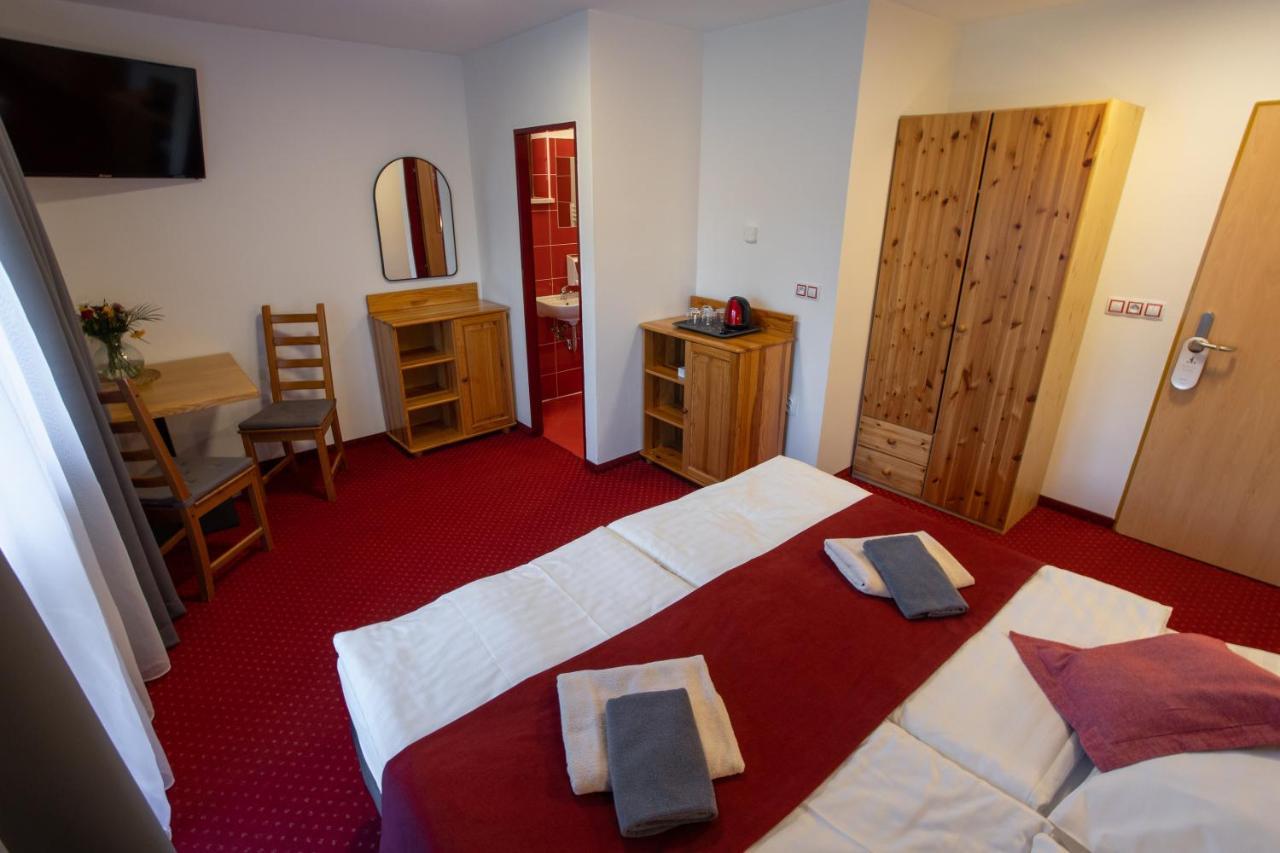 Wellness & Restaurant U Fandy Hotell Lhotka  Exteriör bild