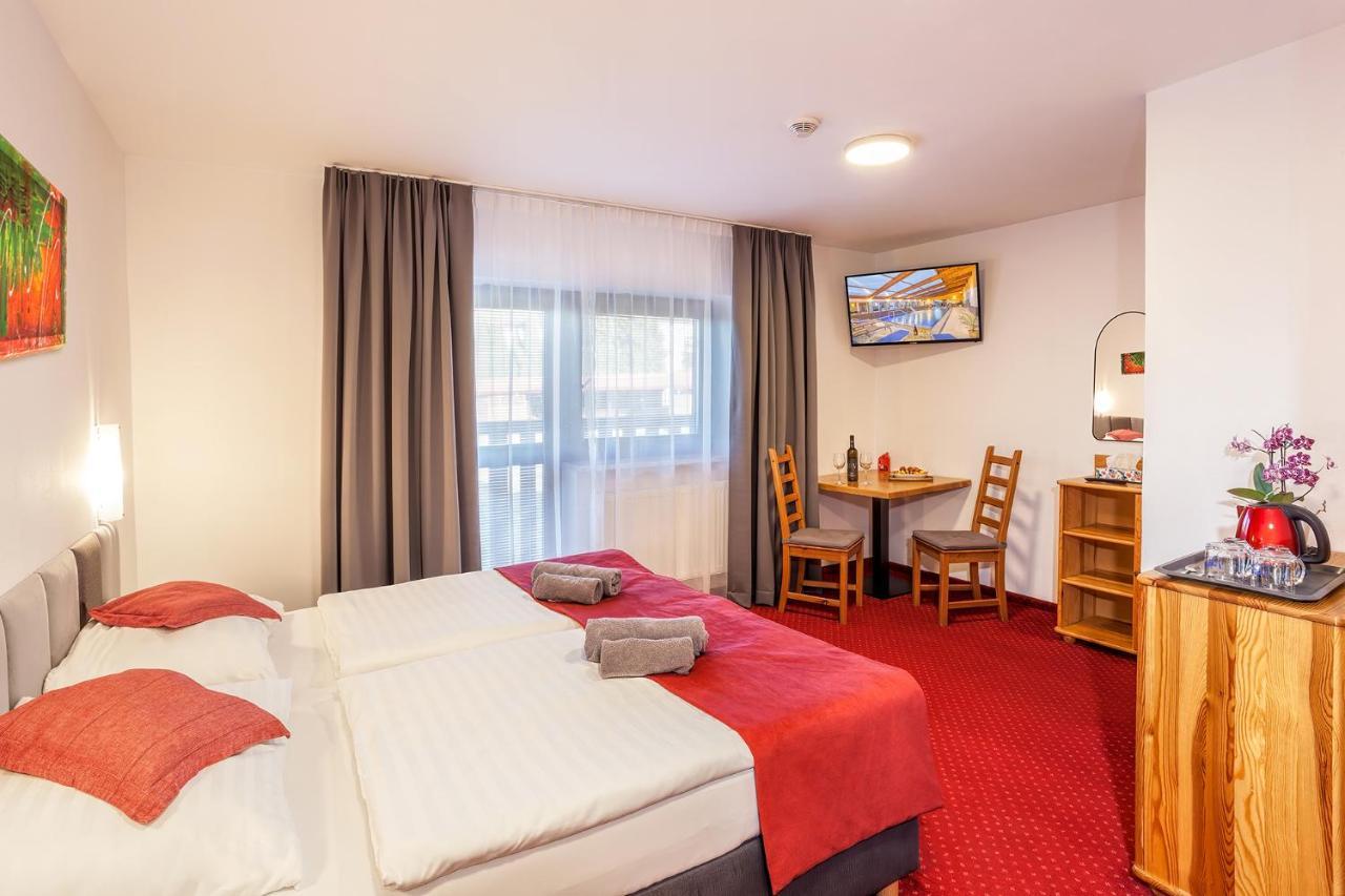 Wellness & Restaurant U Fandy Hotell Lhotka  Exteriör bild