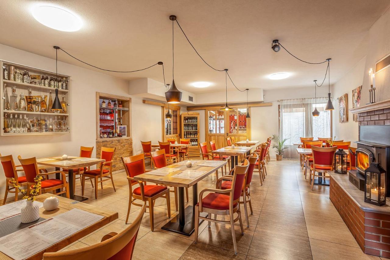 Wellness & Restaurant U Fandy Hotell Lhotka  Exteriör bild