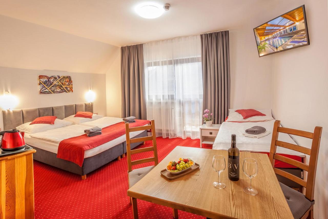 Wellness & Restaurant U Fandy Hotell Lhotka  Exteriör bild