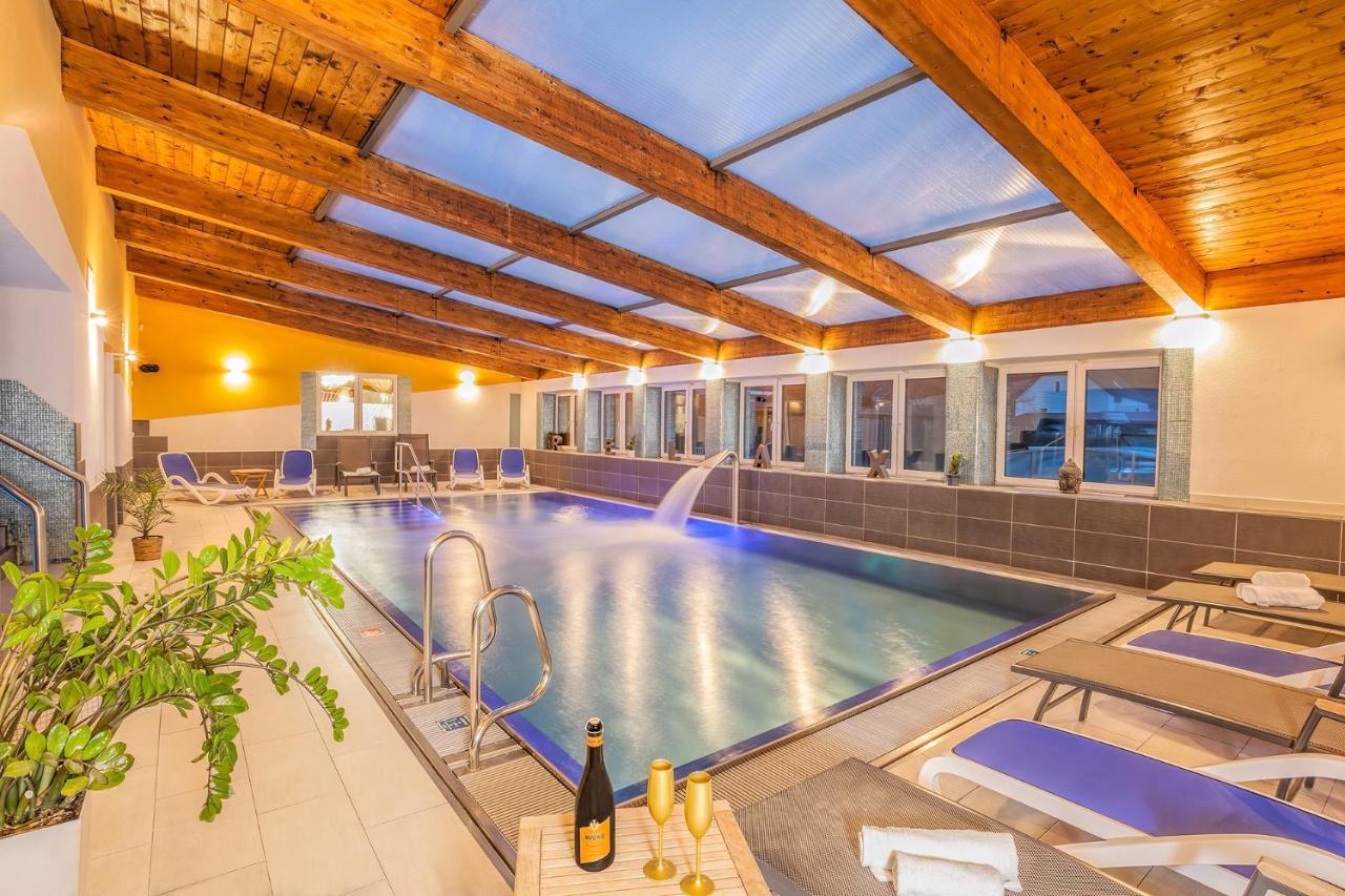 Wellness & Restaurant U Fandy Hotell Lhotka  Exteriör bild