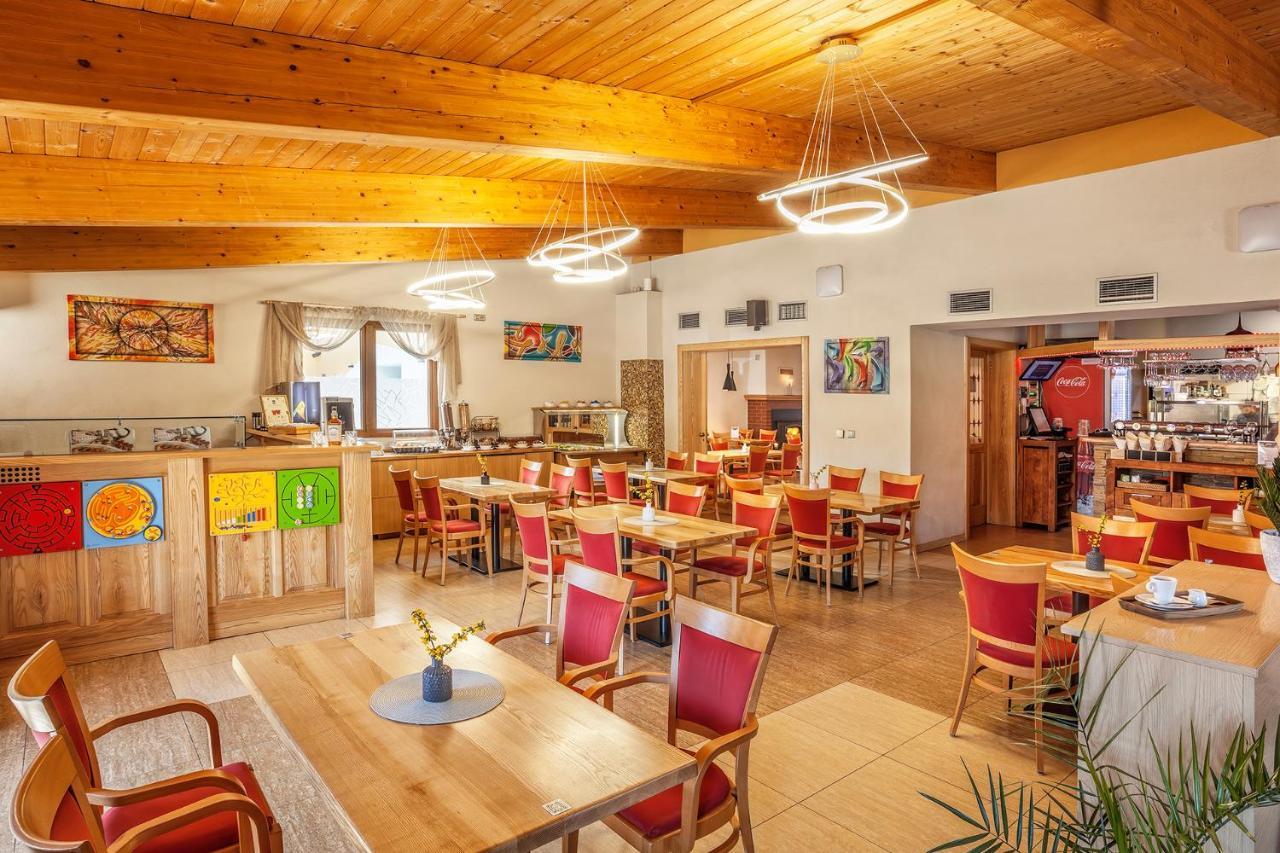 Wellness & Restaurant U Fandy Hotell Lhotka  Exteriör bild