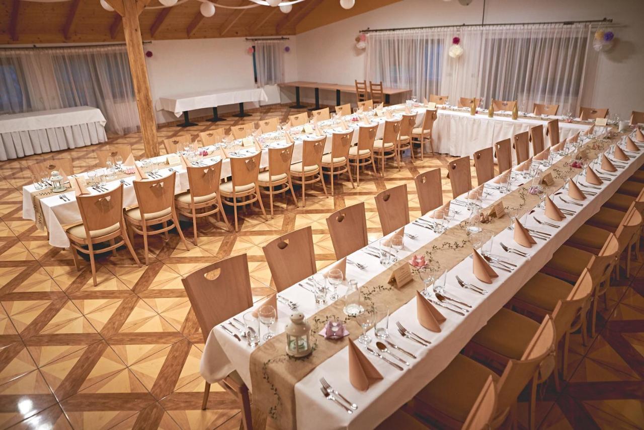 Wellness & Restaurant U Fandy Hotell Lhotka  Exteriör bild